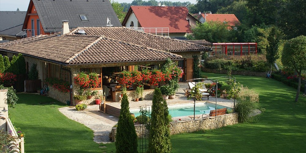 How to Choose the Right Roof Tile Color Image